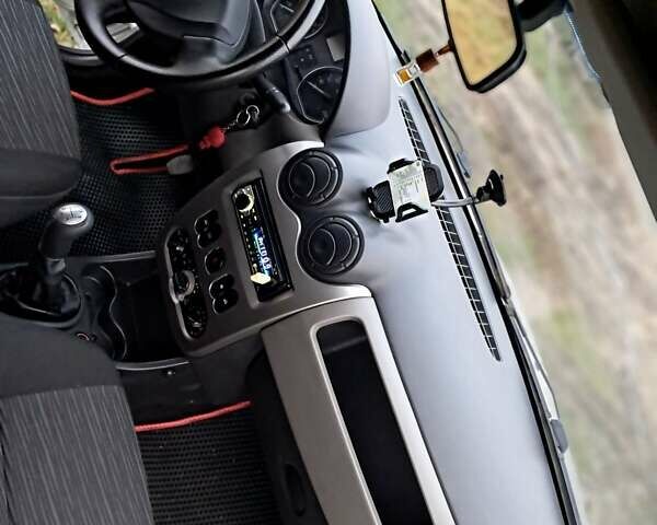 Серый Дачия Логан, объемом двигателя 1.6 л и пробегом 231 тыс. км за 4100 $, фото 26 на Automoto.ua