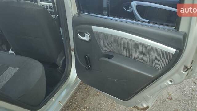 Сірий Дачія Logan, об'ємом двигуна 1.6 л та пробігом 325 тис. км за 3950 $, фото 14 на Automoto.ua