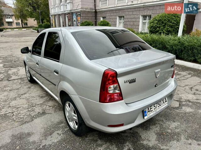 Дачия Логан 2008 в Каменское - Днепродзержинск на Automoto.ua Серый Дачия Логан, объемом двигателя 1.39 л и пробегом 165 тыс. км за 4600 $, фото 1 на Automoto.ua