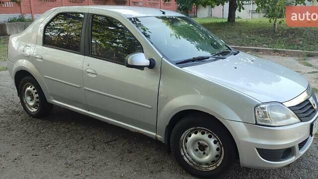 Сірий Дачія Logan, об'ємом двигуна 1.6 л та пробігом 325 тис. км за 3950 $, фото 4 на Automoto.ua