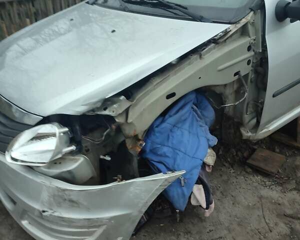 Серый Дачия Логан, объемом двигателя 1.4 л и пробегом 210 тыс. км за 2200 $, фото 11 на Automoto.ua