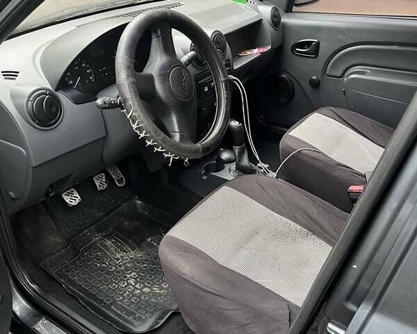Серый Дачия Логан, объемом двигателя 1.4 л и пробегом 167 тыс. км за 3300 $, фото 4 на Automoto.ua