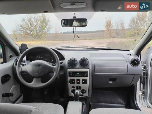 Серый Дачия Логан, объемом двигателя 1.6 л и пробегом 375 тыс. км за 4000 $, фото 8 на Automoto.ua
