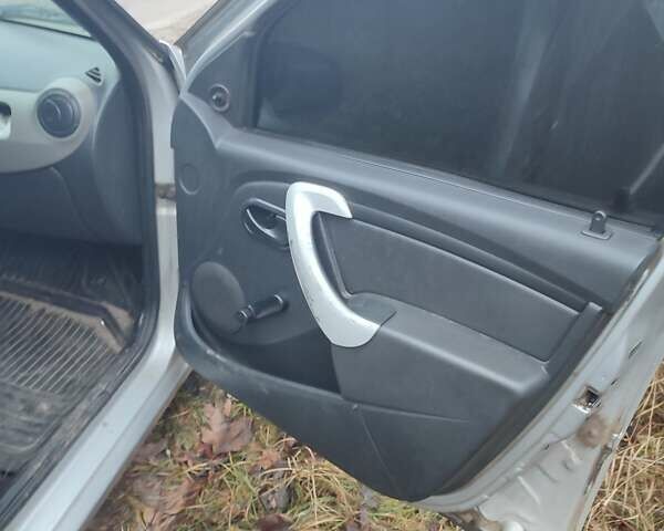 Серый Дачия Логан, объемом двигателя 1.4 л и пробегом 210 тыс. км за 2200 $, фото 7 на Automoto.ua