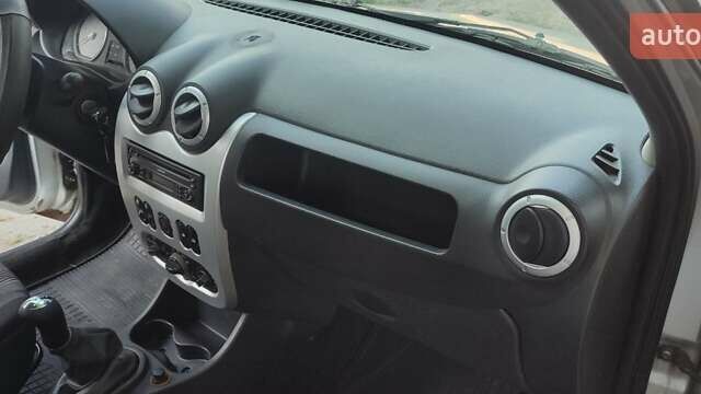 Сірий Дачія Logan, об'ємом двигуна 1.6 л та пробігом 325 тис. км за 3950 $, фото 18 на Automoto.ua