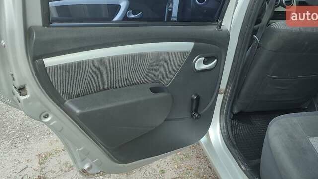 Сірий Дачія Logan, об'ємом двигуна 1.6 л та пробігом 325 тис. км за 3950 $, фото 10 на Automoto.ua