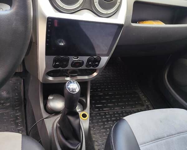 Серый Дачия Логан, объемом двигателя 1.6 л и пробегом 186 тыс. км за 5000 $, фото 3 на Automoto.ua