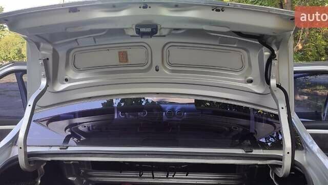 Сірий Дачія Logan, об'ємом двигуна 1.6 л та пробігом 325 тис. км за 3950 $, фото 24 на Automoto.ua