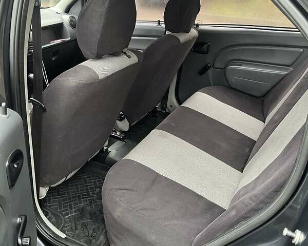 Серый Дачия Логан, объемом двигателя 1.4 л и пробегом 167 тыс. км за 3300 $, фото 3 на Automoto.ua