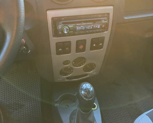 Сірий Дачія Logan, об'ємом двигуна 1.39 л та пробігом 321 тис. км за 2850 $, фото 11 на Automoto.ua