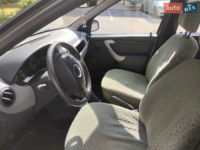 Серый Дачия Логан, объемом двигателя 1.4 л и пробегом 114 тыс. км за 5500 $, фото 1 на Automoto.ua