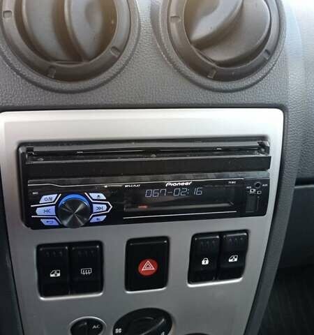 Дачія Logan 2008 у Житомирі на Automoto.ua Сірий Дачія Logan, об'ємом двигуна 1.6 л та пробігом 278 тис. км за 6000 $, фото 16 на Automoto.ua