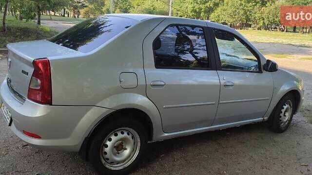 Сірий Дачія Logan, об'ємом двигуна 1.6 л та пробігом 325 тис. км за 3950 $, фото 2 на Automoto.ua