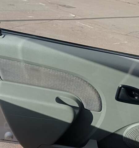 Дачія Logan 2008 у Житомирі на Automoto.ua Сірий Дачія Logan, об'ємом двигуна 1.6 л та пробігом 278 тис. км за 6000 $, фото 10 на Automoto.ua