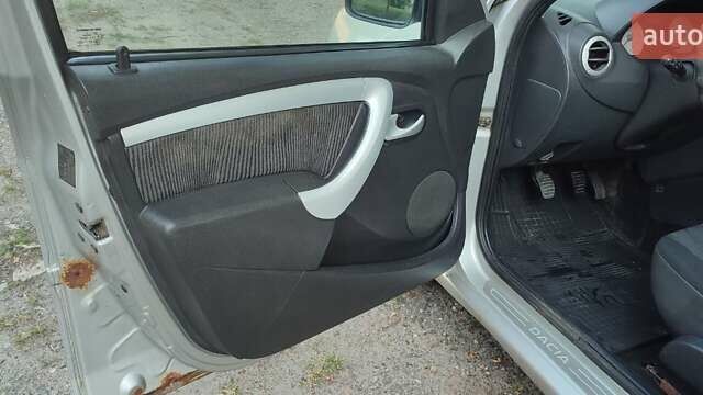 Сірий Дачія Logan, об'ємом двигуна 1.6 л та пробігом 325 тис. км за 3950 $, фото 17 на Automoto.ua