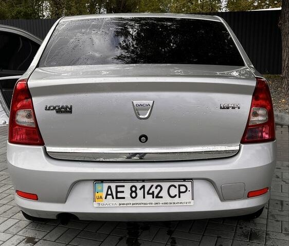 Серый Дачия Логан, объемом двигателя 1.6 л и пробегом 300 тыс. км за 4700 $, фото 2 на Automoto.ua