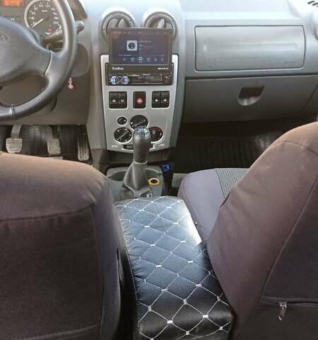 Дачія Logan 2008 у Житомирі на Automoto.ua Сірий Дачія Logan, об'ємом двигуна 1.6 л та пробігом 278 тис. км за 6000 $, фото 2 на Automoto.ua