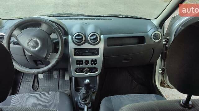 Сірий Дачія Logan, об'ємом двигуна 1.6 л та пробігом 325 тис. км за 3950 $, фото 21 на Automoto.ua