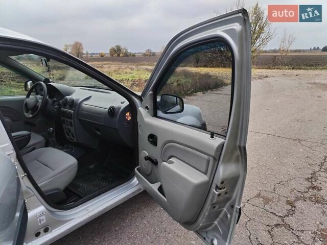 Серый Дачия Логан, объемом двигателя 1.6 л и пробегом 375 тыс. км за 4000 $, фото 7 на Automoto.ua