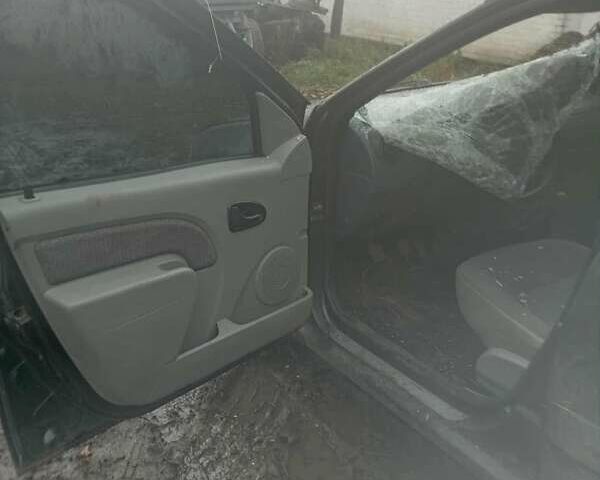 Серый Дачия Логан, объемом двигателя 1.46 л и пробегом 294 тыс. км за 2000 $, фото 1 на Automoto.ua