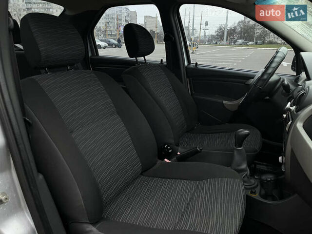 Сірий Дачія Logan, об'ємом двигуна 1.39 л та пробігом 241 тис. км за 3700 $, фото 9 на Automoto.ua