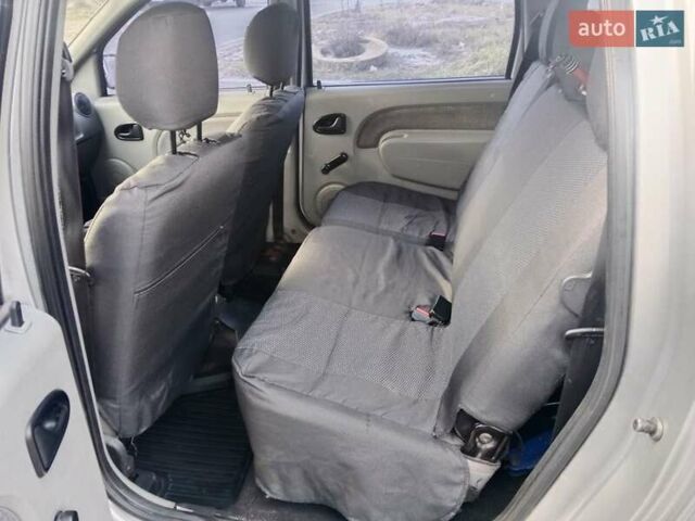 Сірий Дачія Logan, об'ємом двигуна 1.6 л та пробігом 291 тис. км за 3910 $, фото 6 на Automoto.ua