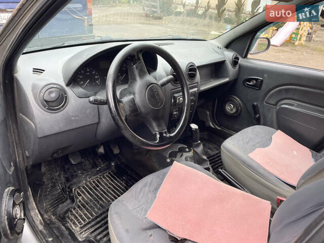 Сірий Дачія Logan, об'ємом двигуна 1.39 л та пробігом 222 тис. км за 1999 $, фото 4 на Automoto.ua