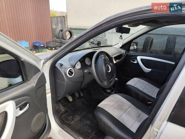 Серый Дачия Логан, объемом двигателя 1.6 л и пробегом 186 тыс. км за 5000 $, фото 1 на Automoto.ua