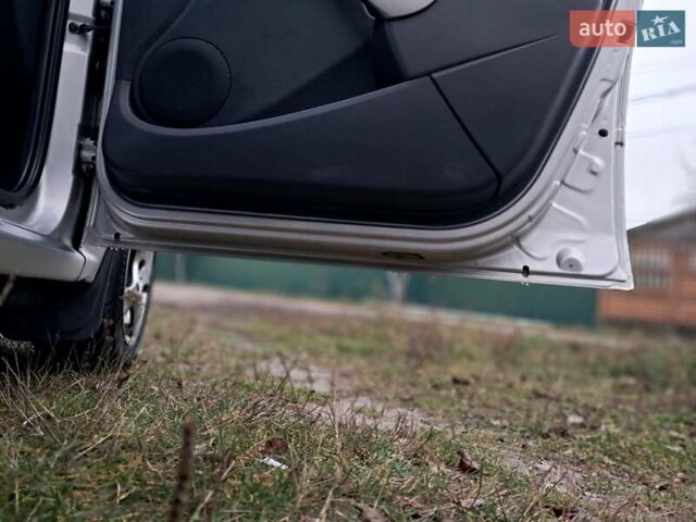 Серый Дачия Логан, объемом двигателя 1.6 л и пробегом 231 тыс. км за 4100 $, фото 27 на Automoto.ua