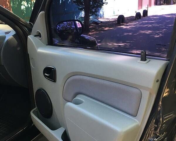 Серый Дачия Логан, объемом двигателя 1.4 л и пробегом 152 тыс. км за 2800 $, фото 5 на Automoto.ua