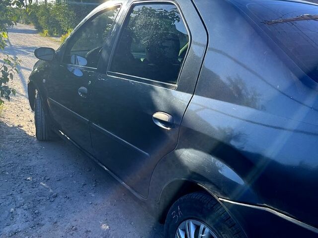 Серый Дачия Логан, объемом двигателя 1.4 л и пробегом 313 тыс. км за 2999 $, фото 2 на Automoto.ua