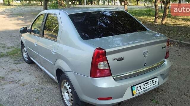Сірий Дачія Logan, об'ємом двигуна 1.6 л та пробігом 325 тис. км за 3950 $, фото 8 на Automoto.ua