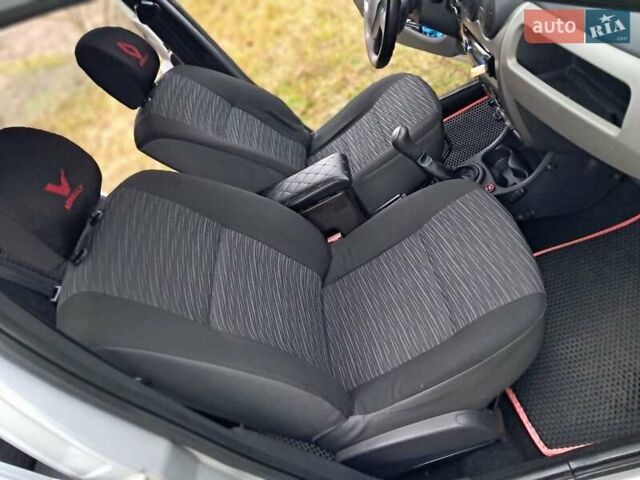 Серый Дачия Логан, объемом двигателя 1.6 л и пробегом 231 тыс. км за 4100 $, фото 24 на Automoto.ua