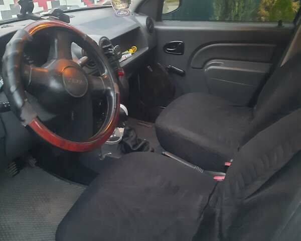 Серый Дачия Логан, объемом двигателя 1.4 л и пробегом 185 тыс. км за 4200 $, фото 9 на Automoto.ua