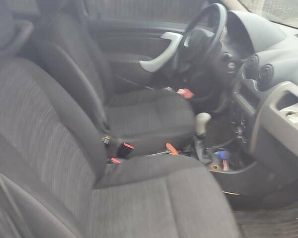 Серый Дачия Логан, объемом двигателя 1.4 л и пробегом 210 тыс. км за 2200 $, фото 3 на Automoto.ua