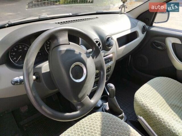 Серый Дачия Логан, объемом двигателя 1.4 л и пробегом 114 тыс. км за 5500 $, фото 2 на Automoto.ua