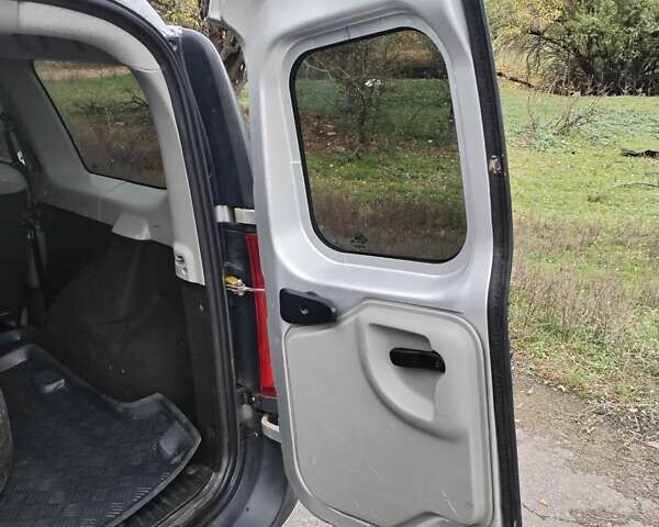 Серый Дачия Логан, объемом двигателя 1.6 л и пробегом 375 тыс. км за 4000 $, фото 12 на Automoto.ua