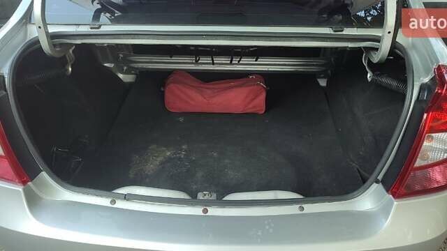 Сірий Дачія Logan, об'ємом двигуна 1.6 л та пробігом 325 тис. км за 3950 $, фото 12 на Automoto.ua