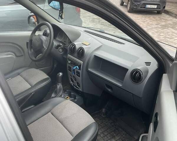 Сірий Дачія Logan, об'ємом двигуна 1.6 л та пробігом 259 тис. км за 3800 $, фото 1 на Automoto.ua