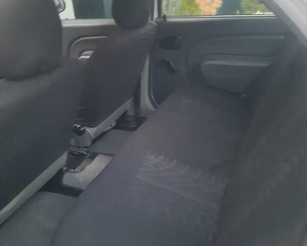 Серый Дачия Логан, объемом двигателя 1.4 л и пробегом 185 тыс. км за 4200 $, фото 8 на Automoto.ua