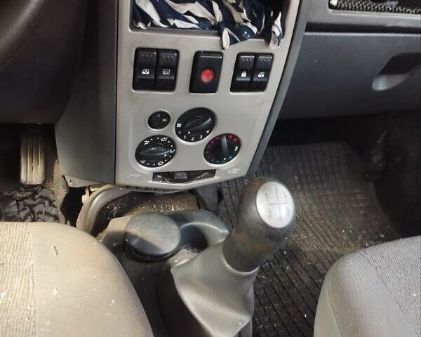 Сірий Дачія Logan, об'ємом двигуна 1.6 л та пробігом 278 тис. км за 1500 $, фото 8 на Automoto.ua