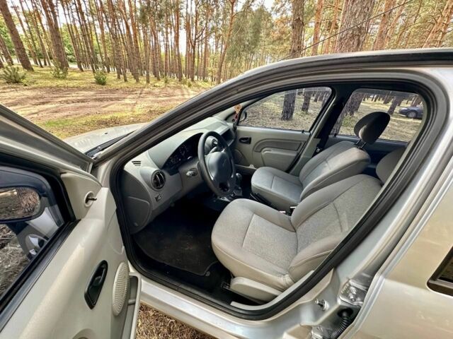 Сірий Дачія Logan, об'ємом двигуна 1.4 л та пробігом 136 тис. км за 4700 $, фото 19 на Automoto.ua