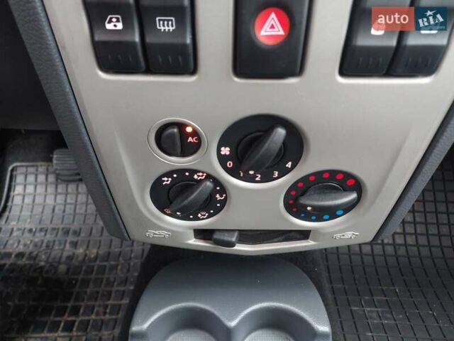 Сірий Дачія Logan, об'ємом двигуна 1.38 л та пробігом 48 тис. км за 4999 $, фото 10 на Automoto.ua