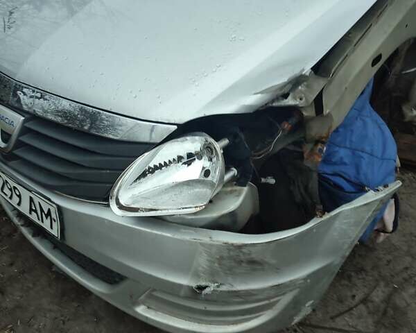 Серый Дачия Логан, объемом двигателя 1.4 л и пробегом 210 тыс. км за 2200 $, фото 4 на Automoto.ua