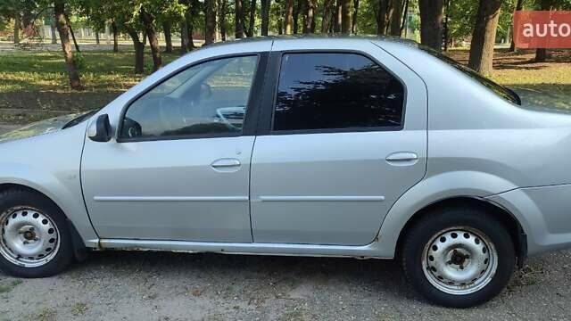 Сірий Дачія Logan, об'ємом двигуна 1.6 л та пробігом 325 тис. км за 3950 $, фото 7 на Automoto.ua