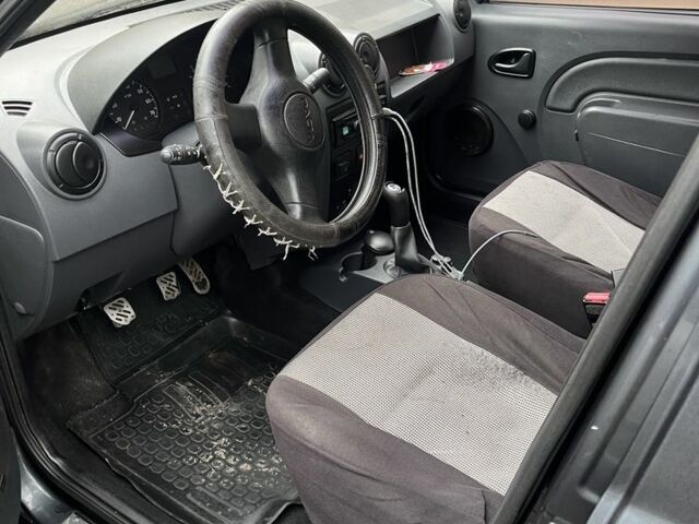 Сірий Дачія Logan, об'ємом двигуна 1.4 л та пробігом 167 тис. км за 3300 $, фото 5 на Automoto.ua