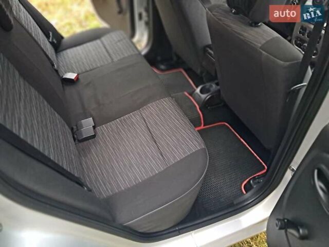 Серый Дачия Логан, объемом двигателя 1.6 л и пробегом 231 тыс. км за 4100 $, фото 29 на Automoto.ua