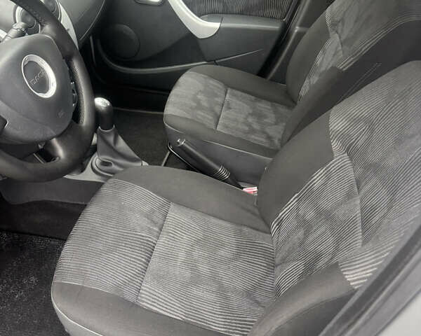 Сірий Дачія Logan, об'ємом двигуна 1.6 л та пробігом 130 тис. км за 6800 $, фото 10 на Automoto.ua