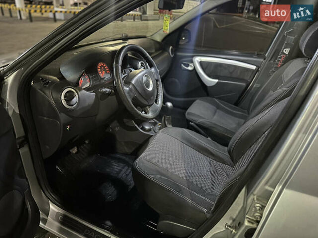 Серый Дачия Логан, объемом двигателя 1.6 л и пробегом 244 тыс. км за 5600 $, фото 9 на Automoto.ua