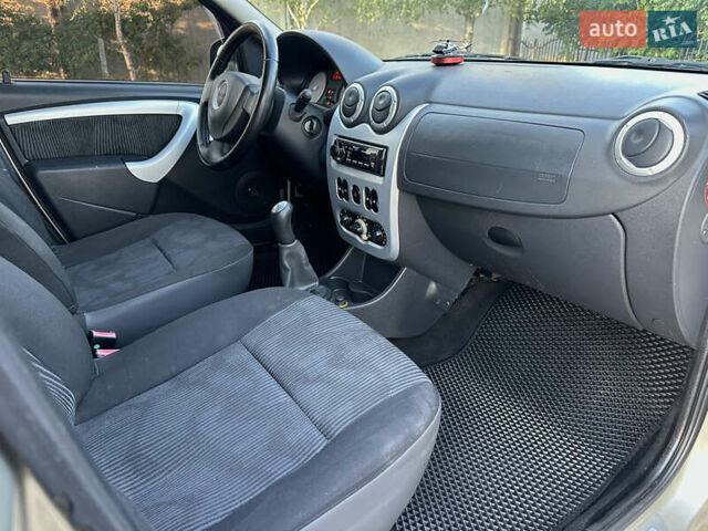 Серый Дачия Логан, объемом двигателя 1.6 л и пробегом 155 тыс. км за 6150 $, фото 12 на Automoto.ua